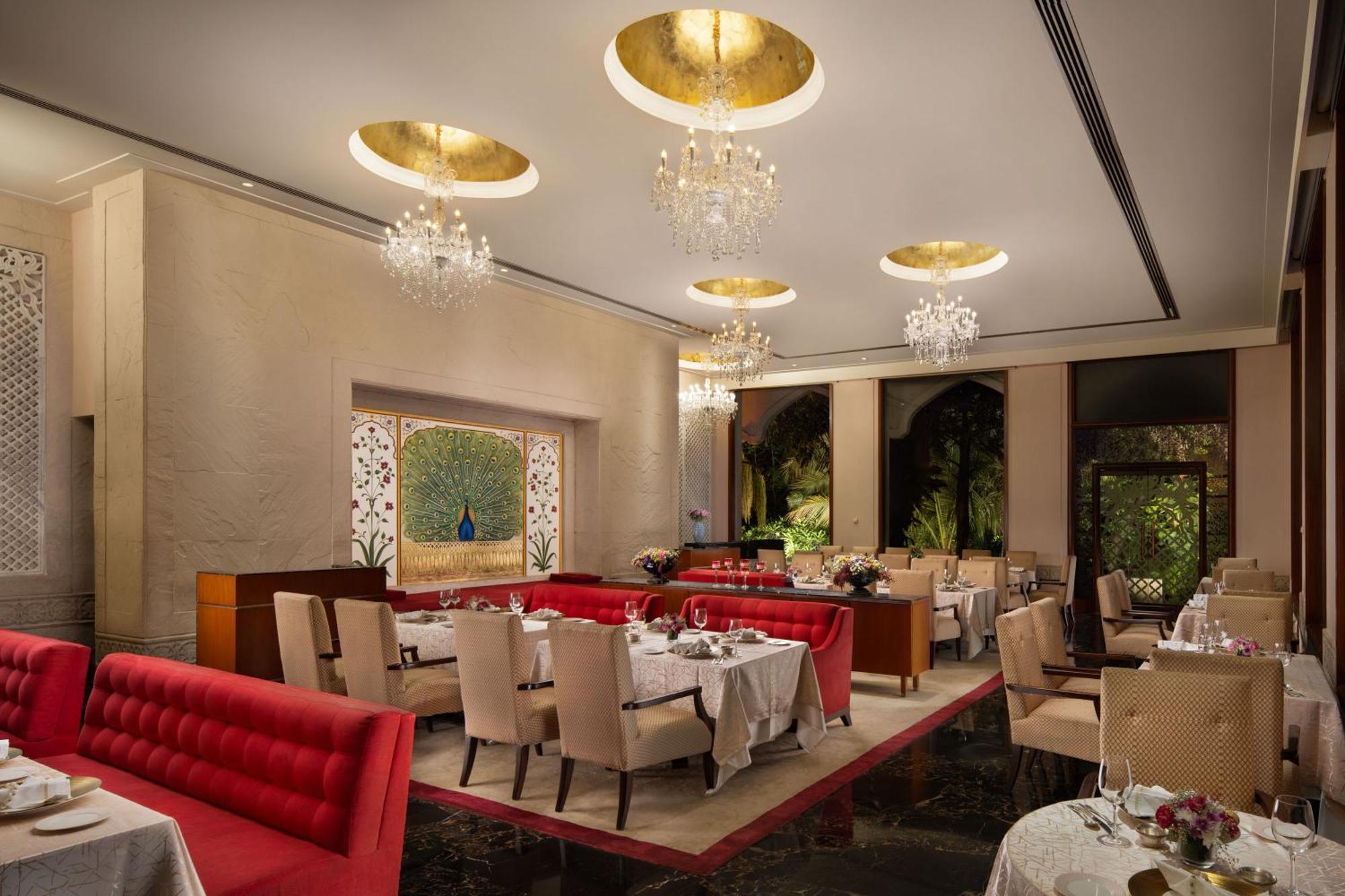 Taj Krishna Hotel Hyderabad Exterior photo The interior of the restaurant